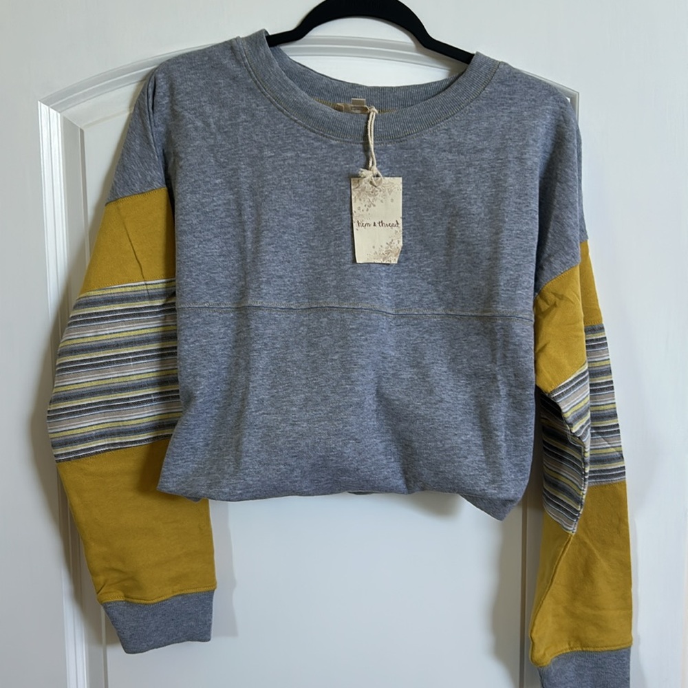 Hem & Thread Gray and Yellow Sweater size medium NWT